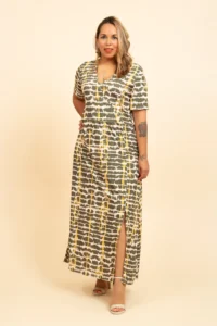 Vestido estampado mujer en talla grande con abertura.